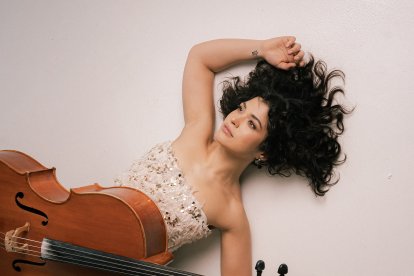 La violonchelista, cantante y compositora cubana Ana Carla Maza