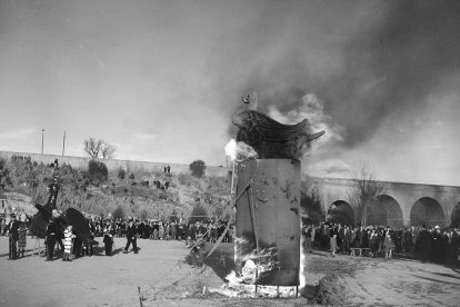 L'Àliga de 1941 va ser cremada el 1961 sense haver-se estrenat mai.