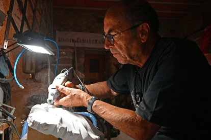 Juanpere enllesteix una peça dedicada a la barbàrie de Gaza