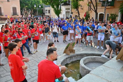 Los participantes, recibiendo instrucciones antes de empezar.