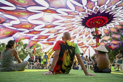 Asistentes en el festival internacional de música reggae Rototom Sunsplash que se celebra en Benicàssim (Castellón).