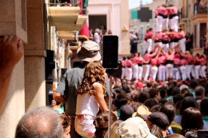 Espectadors gravant i mirant la Vella de Valls muntant un peu del 5d9 en la primera ronda.