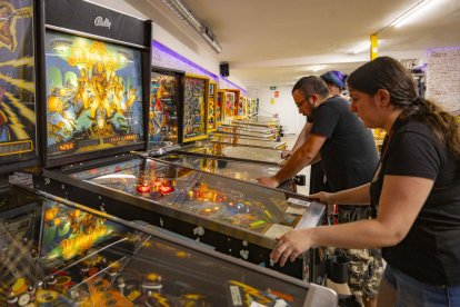 Dos jugadores concentrados.