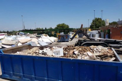 Los puntos verdes del Baiox Penedès se han saturado este verano.