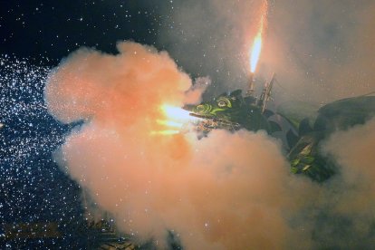 El Drac, entre flames i núvols de fum, va rugir davant el Santuari.