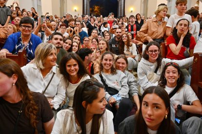 El santuari es va omplir de públic per a viure un dels moments més emotius del vespre: el Ball Solemne i els goigs.