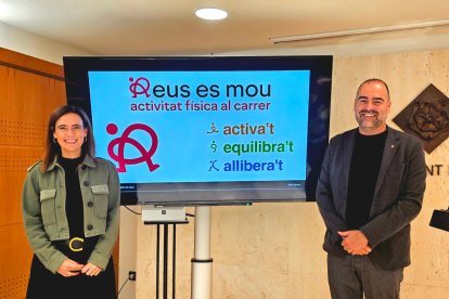 Fotografia de la presentació del programa 'Reus es mou', amb Sandra Guaita, alcaldessa de Reus, i Enrique Martín, regidor de Salut i Esports.