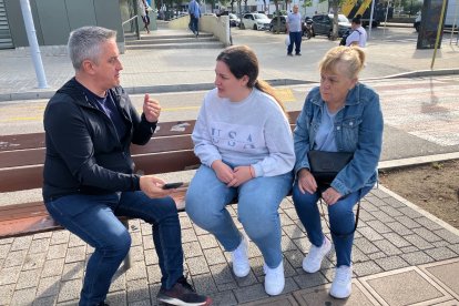 El encuentro se hizo en un banco del paseo de la Unió.