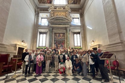Un momento de la visita, junto al delegado de la Generalitat en Italia, Luca Bellizzi, mn. Armand Puig y Mons. Valentí Miserachs, prebísteros de Tarragona en Roma.