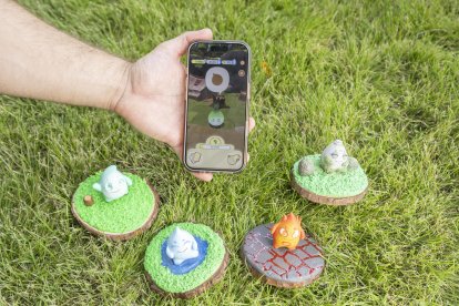 Para hacer crecer el universo Stepland y que sus habitantes sean felices, el usuario debe andar, beber agua y meditar.