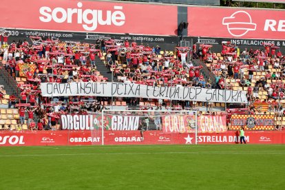 La pancarta en apoyo a Sandra.