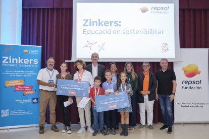 Alumnos de Primaria y Secundaria del Colegio Mare Nostrum, ganadores de los dos premios.