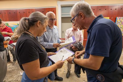 Entre los voluntarios alguna cara conocida, como la del exalcalde Ballesteros.