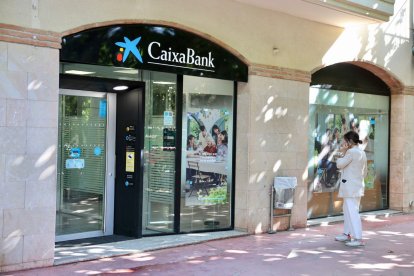 El atraco a la oficina bancaria se ha producido a media mañana.