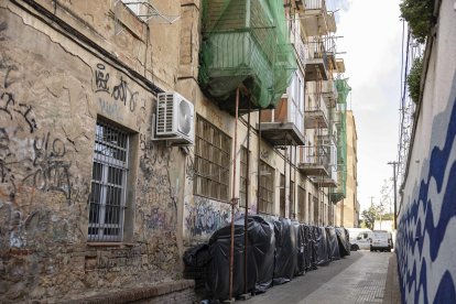 El edificio lleva apuntalado varios años.