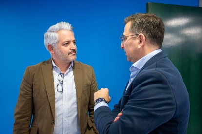 Carlos Amil, director comercial del 'Diari de Tarragona', junto a un invitado.