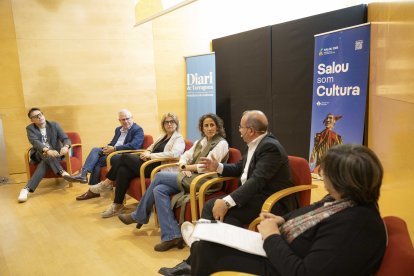 Pere Granados, Berta Cabré, Mireia Bové, Joaquín Mora y Marta Nel·lo, en la mesa redonda organizada por el 'Diari' en Salou.