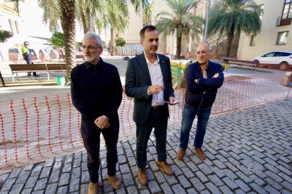 Visita d'obres del regidor Jaume Bel, l'alcalde Jordi Jordan, i el president veïnal, Tomàs Serrato.