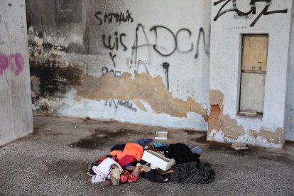 Los vecinos de las casas de colores de Campclar, hartos del deterioro de sus viviendas.