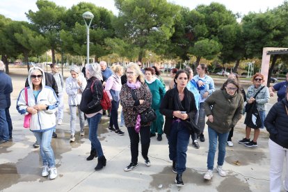 Los vecinos de las casas de colores de Campclar, hartos del deterioro de sus viviendas.