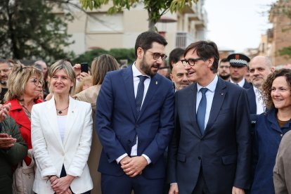 Noemí Llauradó, presidenta de la Diputació de Tarragona; Ricard Gili, alcalde de Riudoms; i Salvador Illa, president de la Generalitat.
