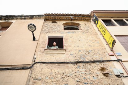 Un actor ha representat la figura de l'arquitecte des de la finestra de la casa Pairal.