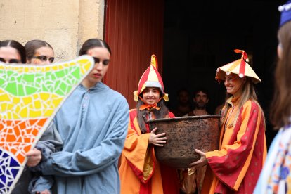 La caldera del pare d'Antoni Gaudí ha sortit de la casa per acompanyar les autoritats durant la visita. Ha estat un element representatiu de les arrels de l'arquitecte i la seva peculiar manera de veure el món.