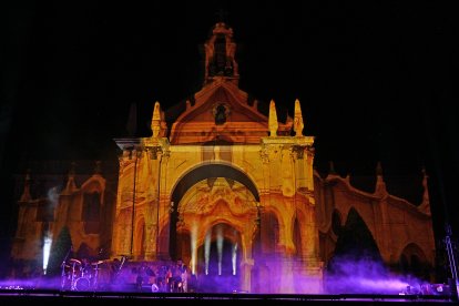 La inauguración del Año Gaudí culmina en el santuario de Misericòrdia con un acto que repasa la vida y la obra del referente universal de la arquitectura.
