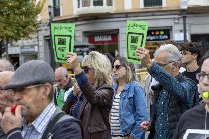 Participantes en la manifestación contra la basura en Tarragona