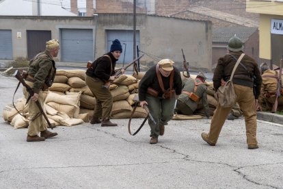 Recreació als carrers de Flix dela Batalla de l'Ebre.
