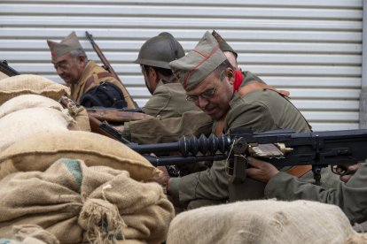 Recreació als carrers de Flix dela Batalla de l'Ebre.
