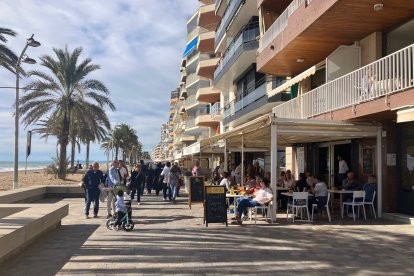 El paseo marítimo de Calafell uniformizará sus terrazas.