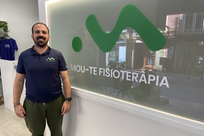 Javi Fernández, en su nuevo negocio Mou-te Fisioteràpia.