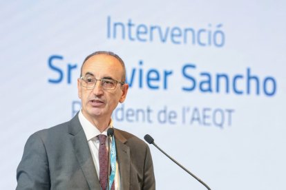 Momento de la intervención del presidente de la AEQT, Javier Sancho