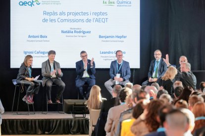 Mesa redonda moderada por la directora del Diari, Natàlia Rodríguez con Antoni Boix, Ignasi Cañagueral, Benjamin Hepfer, y Leandro Crespo 