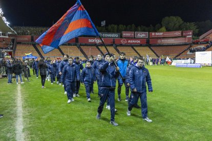 Desfile de los equipos en el Nou Estadi en una nueva edición de LALIGA GENUINE Moeve