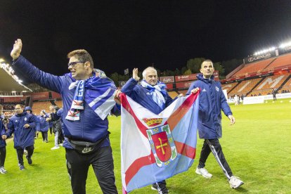 Desfile de los equipos en el Nou Estadi en una nueva edición de LALIGA GENUINE Moeve