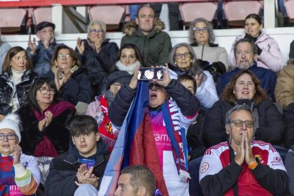 Desfile de los equipos en el Nou Estadi en una nueva edición de LALIGA GENUINE Moeve