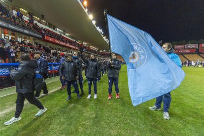 Desfile de los equipos en el Nou Estadi en una nueva edición de LALIGA GENUINE Moeve