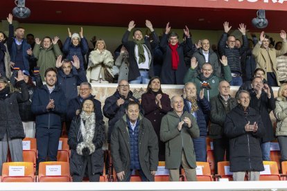 Desfile de los equipos en el Nou Estadi en una nueva edición de LALIGA GENUINE Moeve