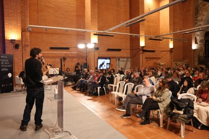 En la jornada participaron más de 150 personas interesadas por la gestión del eclipse.