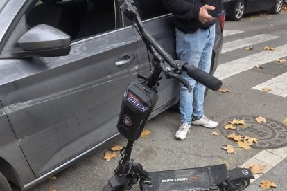 El patinete con el que se transportaba la droga.