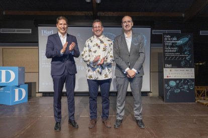 Francesc Pintado, presidente de la AEHT; Carlos Amil, director comercial del ‘Diari’, y Javier Sancho, director de Repsol en Tarragona.