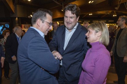 Carlos Amil, director Comercial del Diari; Santi Batchilleria, consejero delegado del Diari; y Noemí Llauradó, presidenta de la Diputació de Tarragona.