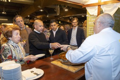 El acto contó con varios estands de comida donde se pudieron degustar algunos de los platos más reconocidos de la gastronomía tarraconense.