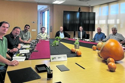 Dos moments, amb la visita a l’INC i la celebració de la junta directiva de l’Acadèmia. FOTOs: cedides