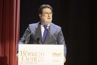 El consejero delegado del Diari,Sant Batchilleria, dirigió unas palabras a los asistentes y candidatos.