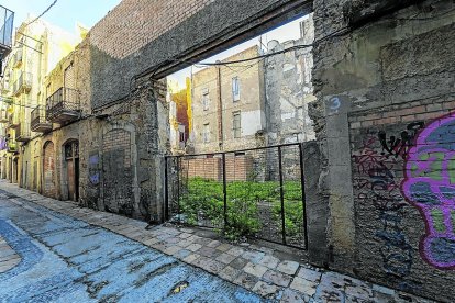 En la finca de la calle Calderers el Ayuntamiento prevé construir pisos en la parte municipa