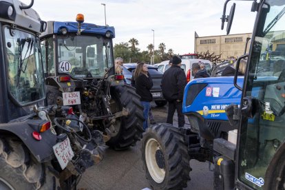 Los tractores se han concentrado en la gasolinera de la entrada de Riudoms.