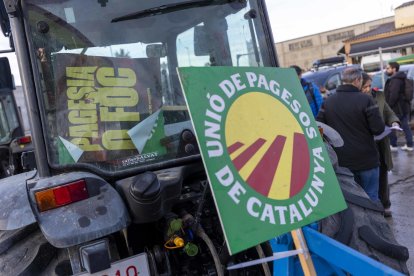 La tractorada ha contado con la participación de unos cincuenta payeses de diferentes comarcas.